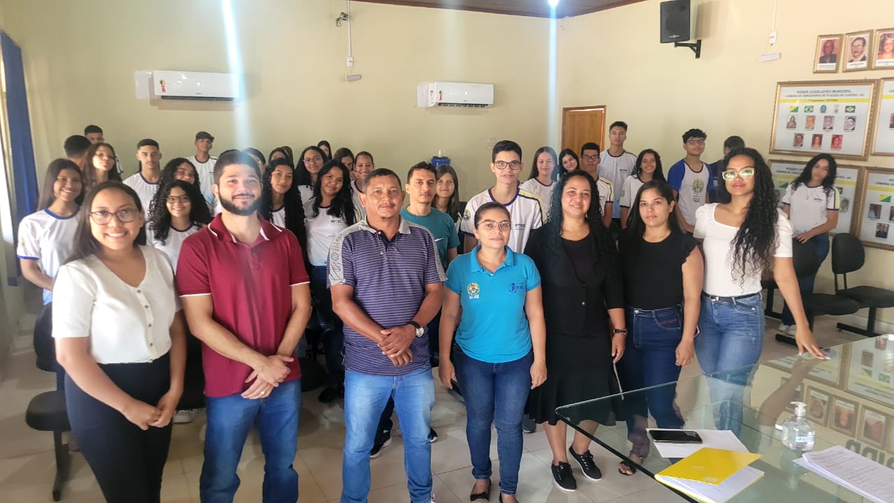 CÂMARA RECEBE ALUNOS DO IEPTEC